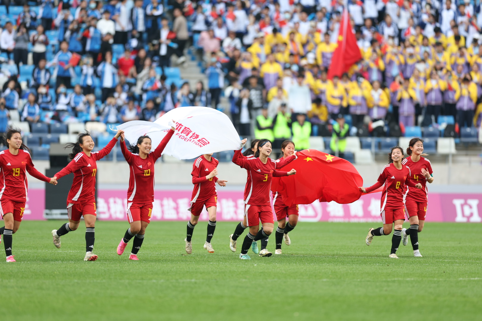 中盐化工：5月26日马占玉、陈云泉增持股份合计1.46万股