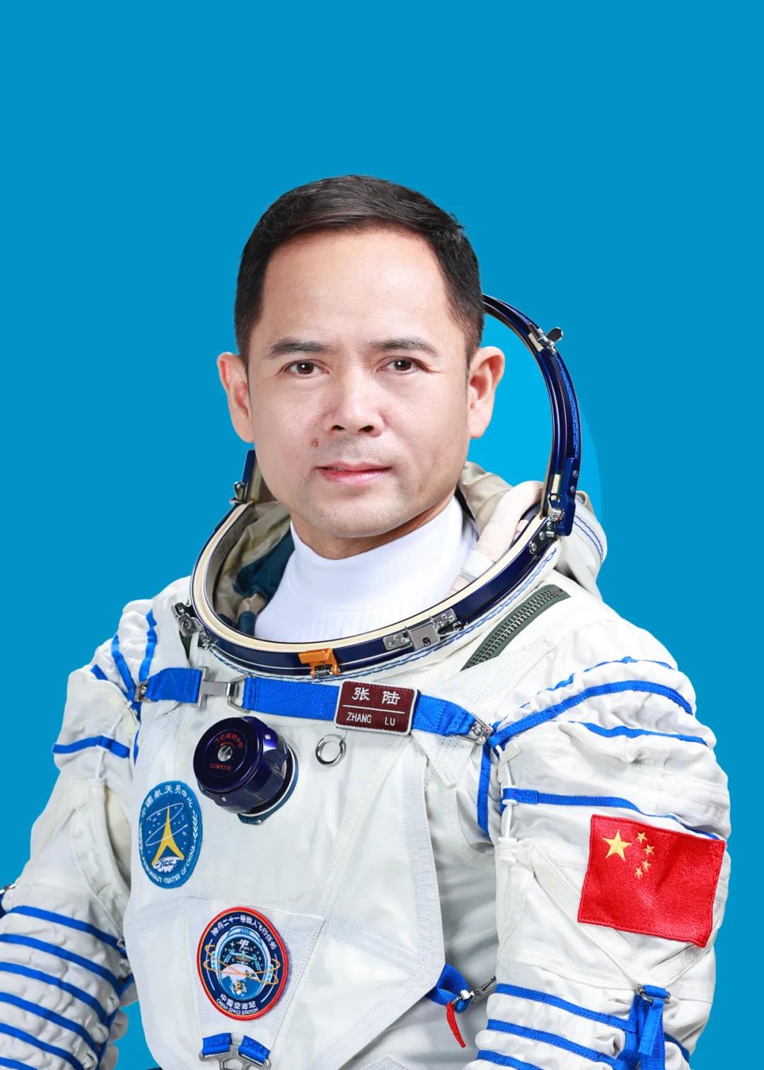 归来东风霞为冠 神舟披得锦衣还——写在神舟二十一号航天员乘组凯旋之际